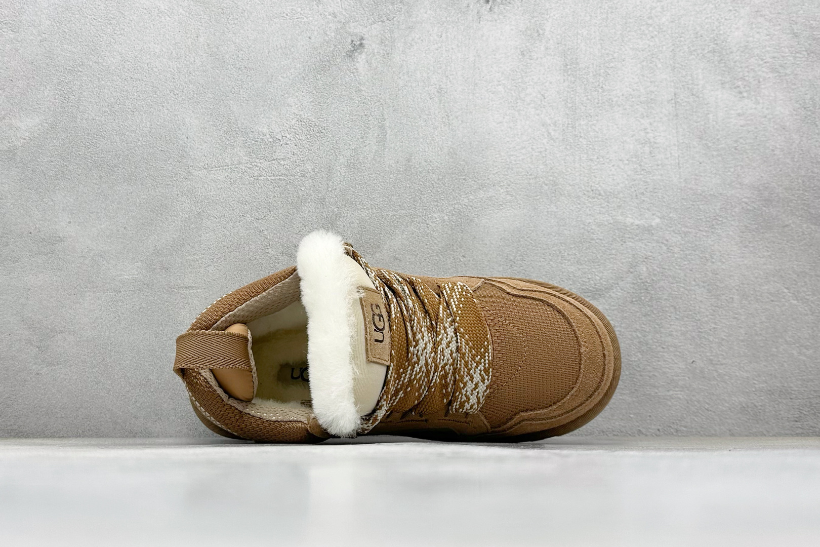 300 UGG Classic Uitra Mini 梅尔拼接鞋带低帮休闲鞋 1144032