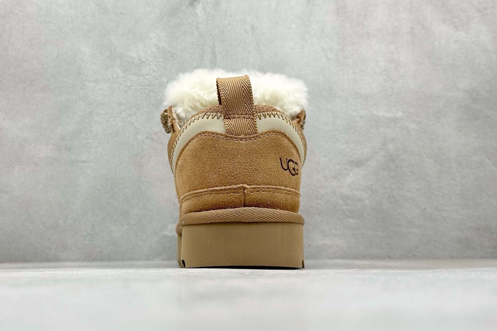 300 UGG Classic Uitra Mini 梅尔拼接鞋带低帮休闲鞋 1144032