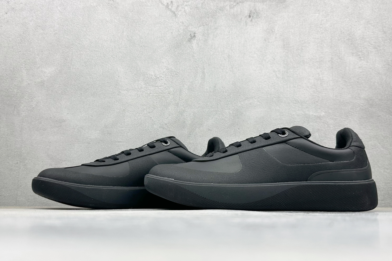 lululemon Cityverse 露露乐檬极简主义减震耐磨低帮生活休闲鞋 Cityverse将运动