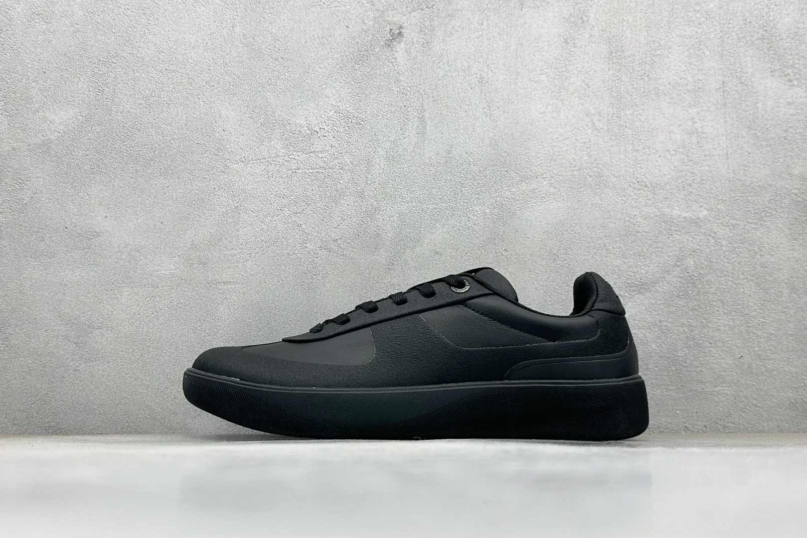 lululemon Cityverse 露露乐檬极简主义减震耐磨低帮生活休闲鞋 Cityverse将运动