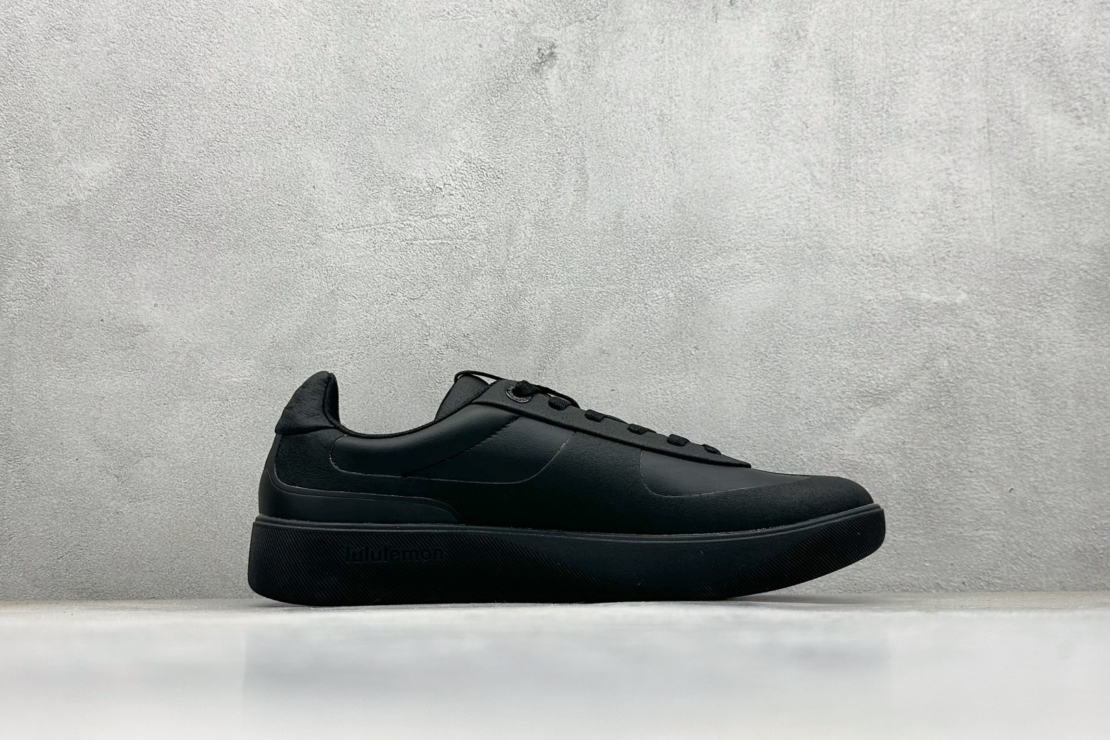 lululemon Cityverse 露露乐檬极简主义减震耐磨低帮生活休闲鞋 Cityverse将运动