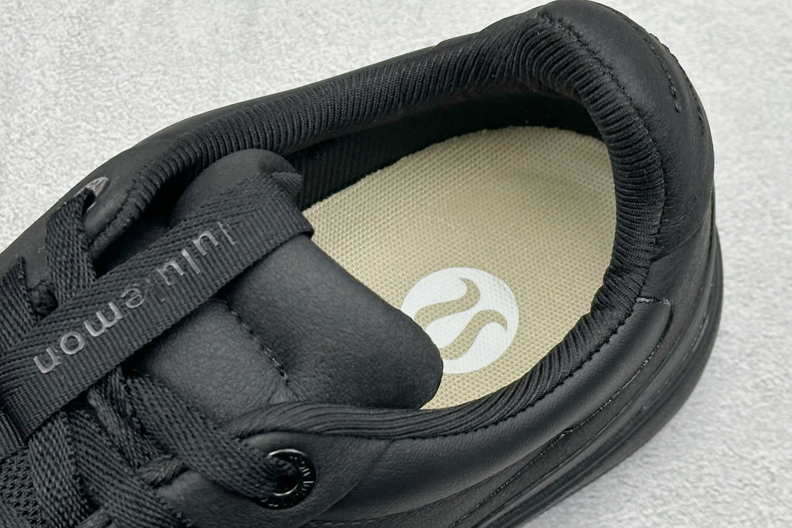 lululemon Cityverse 露露乐檬极简主义减震耐磨低帮生活休闲鞋 Cityverse将运动