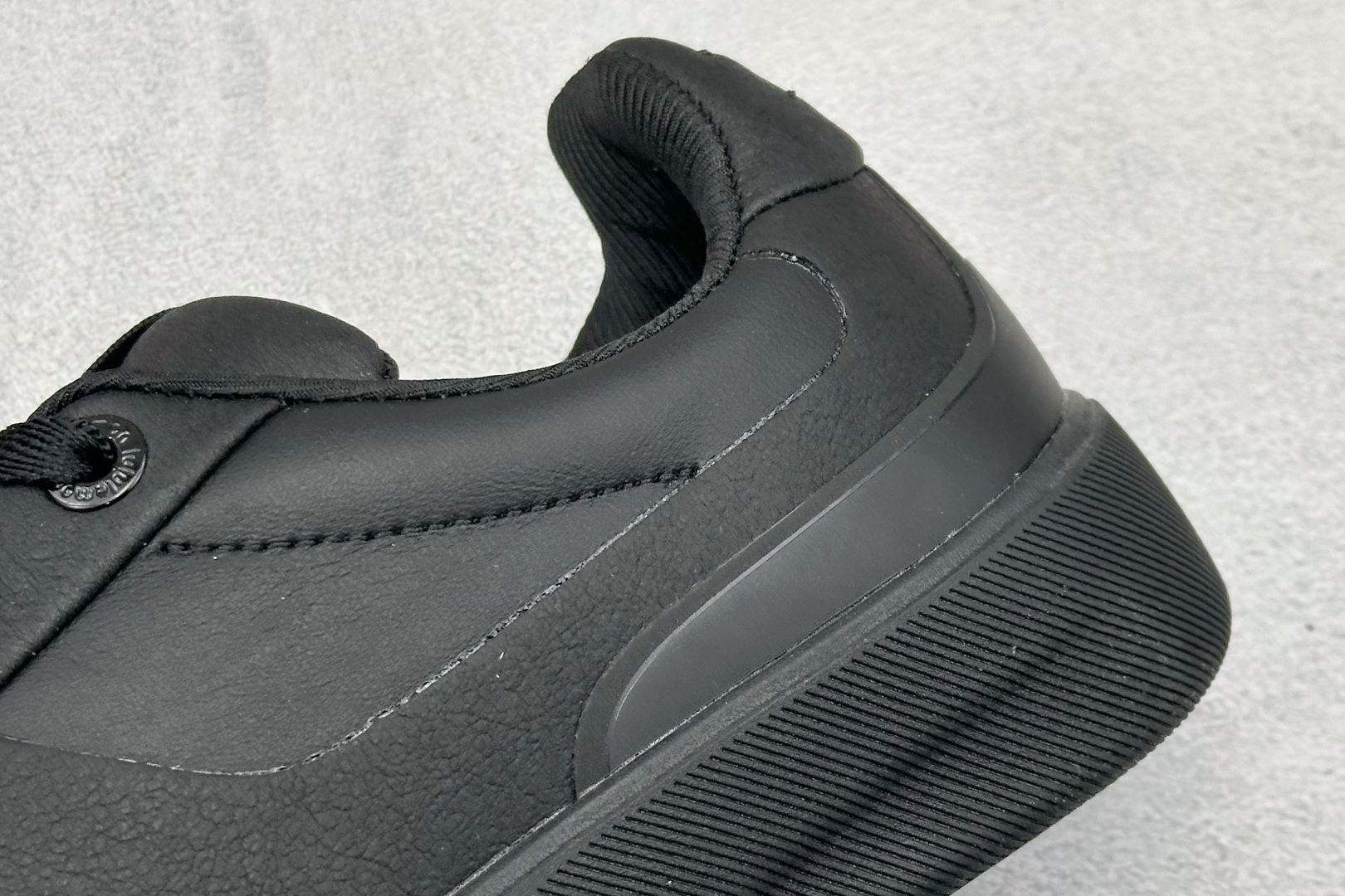 lululemon Cityverse 露露乐檬极简主义减震耐磨低帮生活休闲鞋 Cityverse将运动