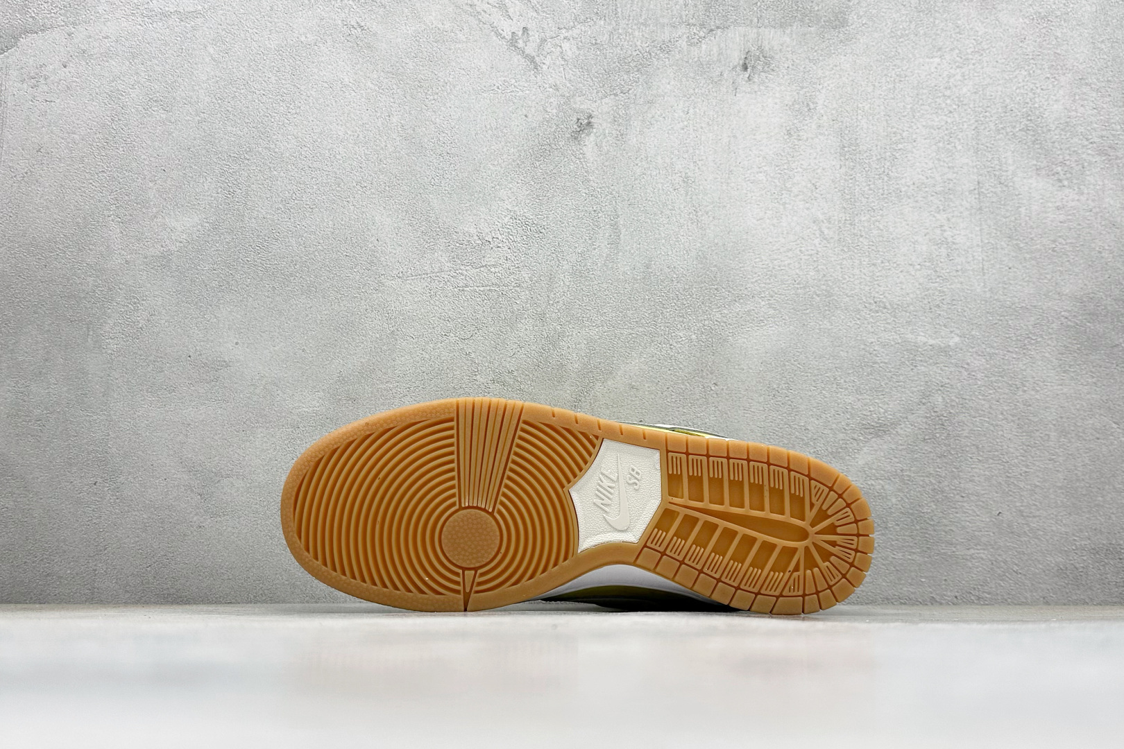 200 NIKE SB Dunk Low Pro 生胶黄白 FJ1674-700