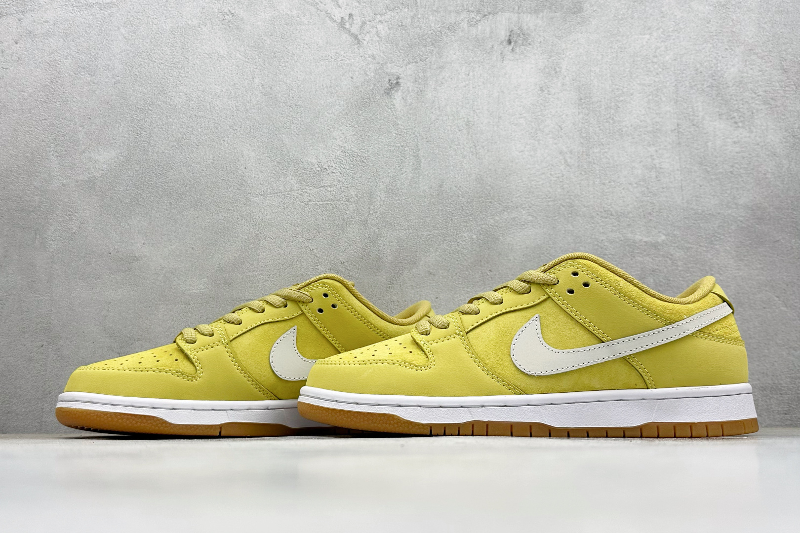 200 NIKE SB Dunk Low Pro 生胶黄白 FJ1674-700