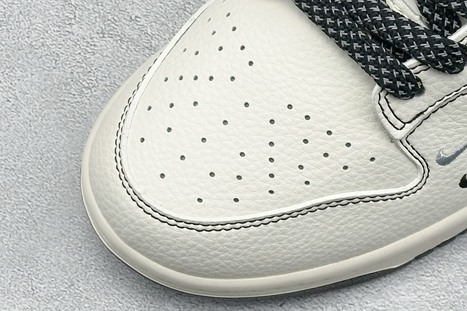 280 Nike SB Dunk Low LV联名 印花米黑勾 高端定制 低帮休闲板鞋 HH7518-095