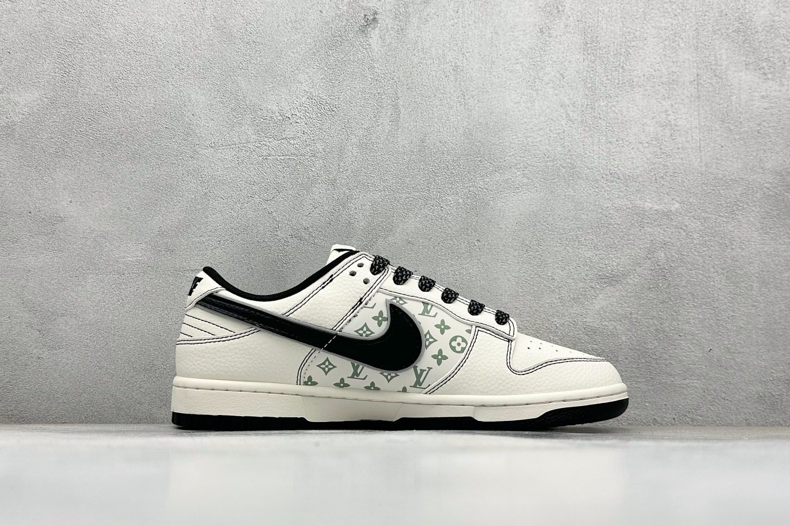 280 Nike SB Dunk Low LV联名 印花米黑勾 高端定制 低帮休闲板鞋 HH7518-095