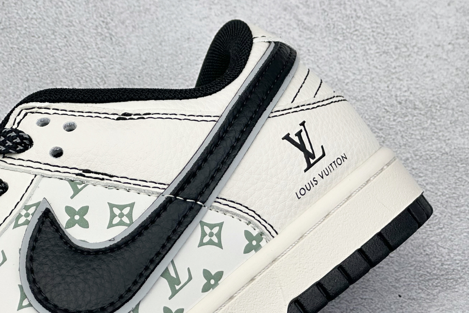 280 Nike SB Dunk Low LV联名 印花米黑勾 高端定制 低帮休闲板鞋 HH7518-095