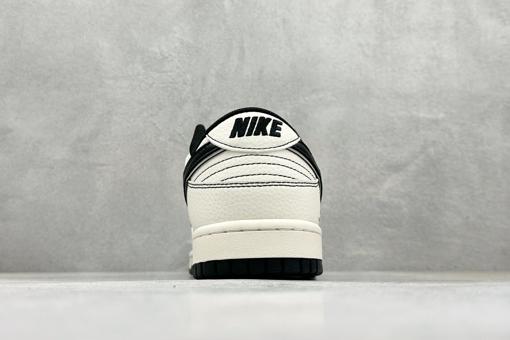 280 Nike SB Dunk Low LV联名 印花米黑勾 高端定制 低帮休闲板鞋 HH7518-095