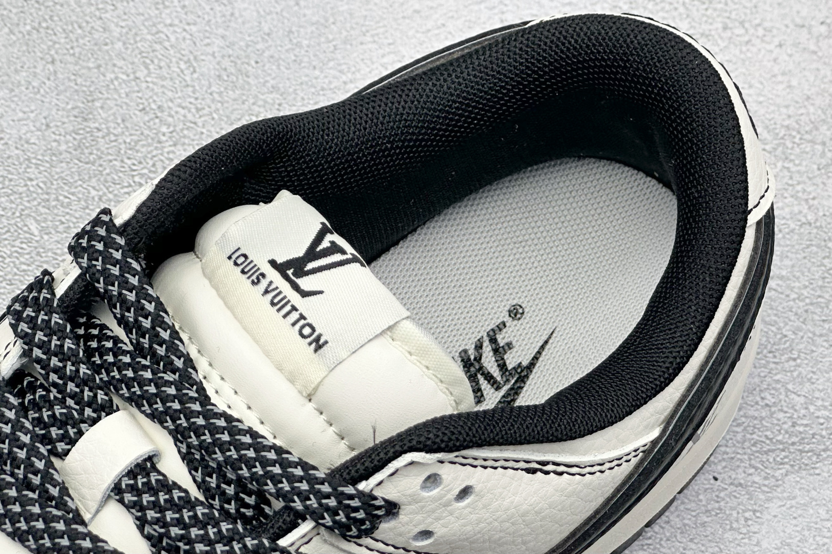 280 Nike SB Dunk Low LV联名 印花米黑勾 高端定制 低帮休闲板鞋 HH7518-095