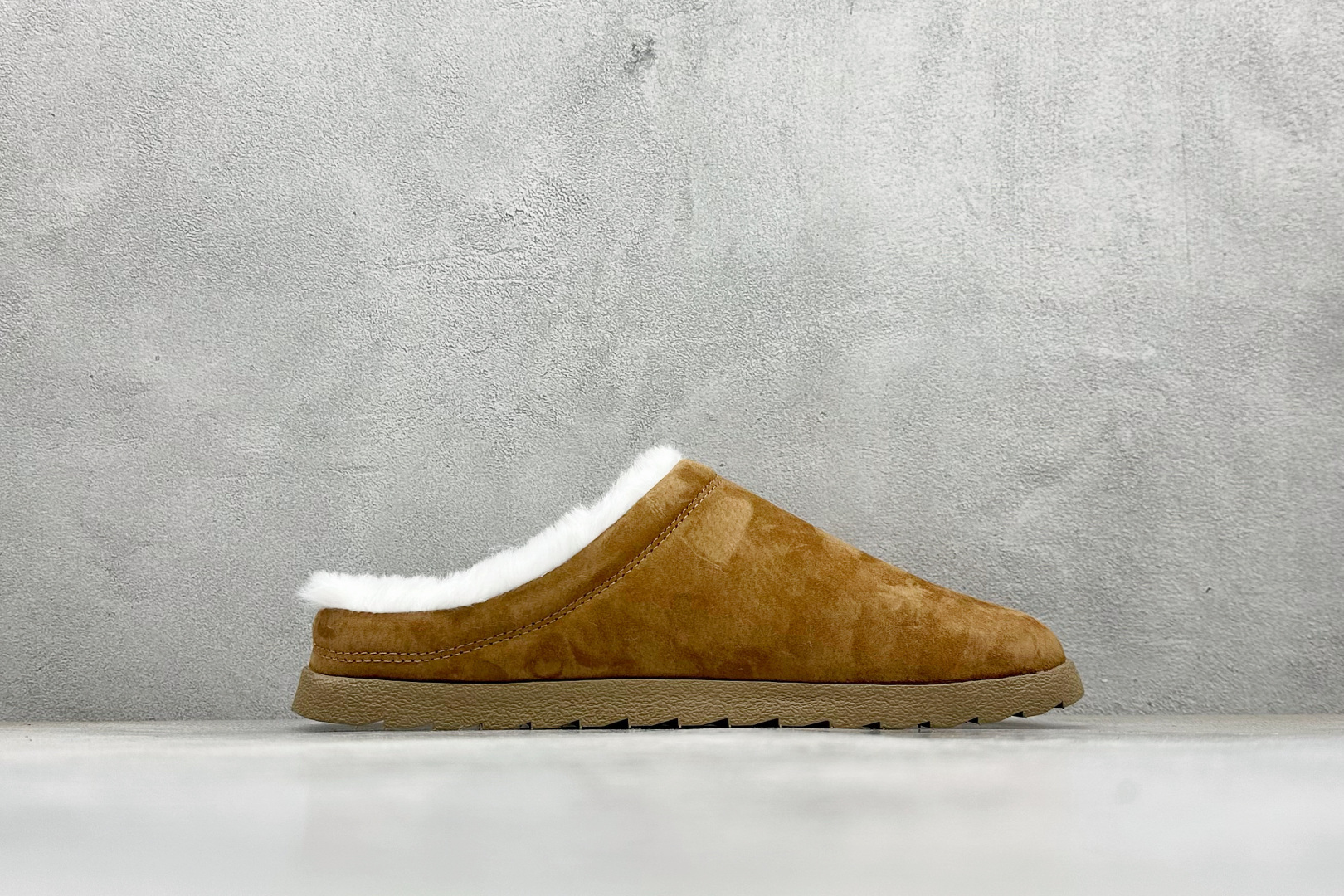 200 Alo Yoga Recovery Slipper 舒适简约 保暖防磨 防滑包头拖鞋 A0827U