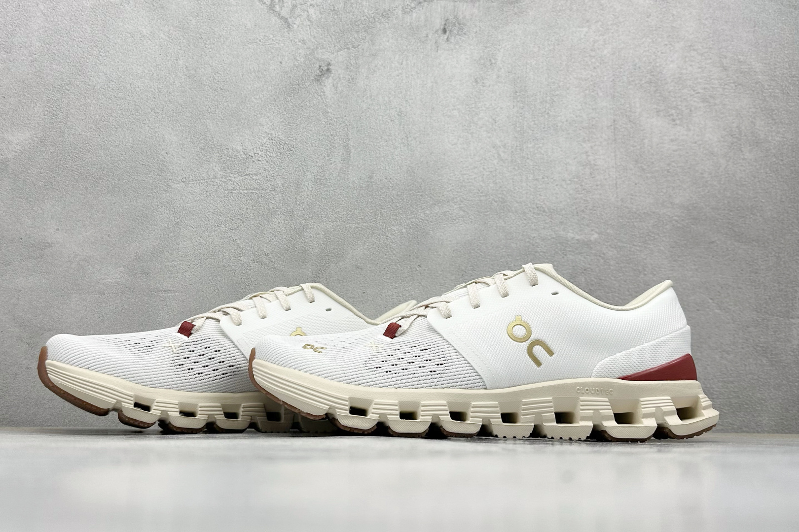 RS版CloudvistaX4 全新综合体能训练运动鞋 Cloud X 舒适乐趣跑，缓震、轻量 On昂跑