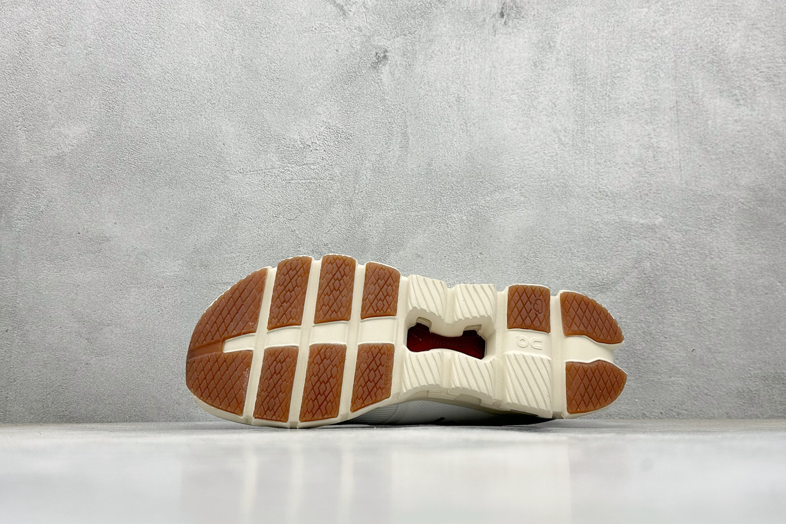 RS版CloudvistaX4 全新综合体能训练运动鞋 Cloud X 舒适乐趣跑，缓震、轻量 On昂跑