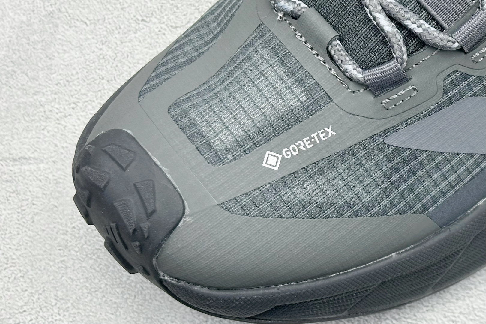 180 Adidas TERREX FREEHIKER SL GTX 阿迪达斯 系带缓震轻质舒适百搭运动鞋 HQ4882
