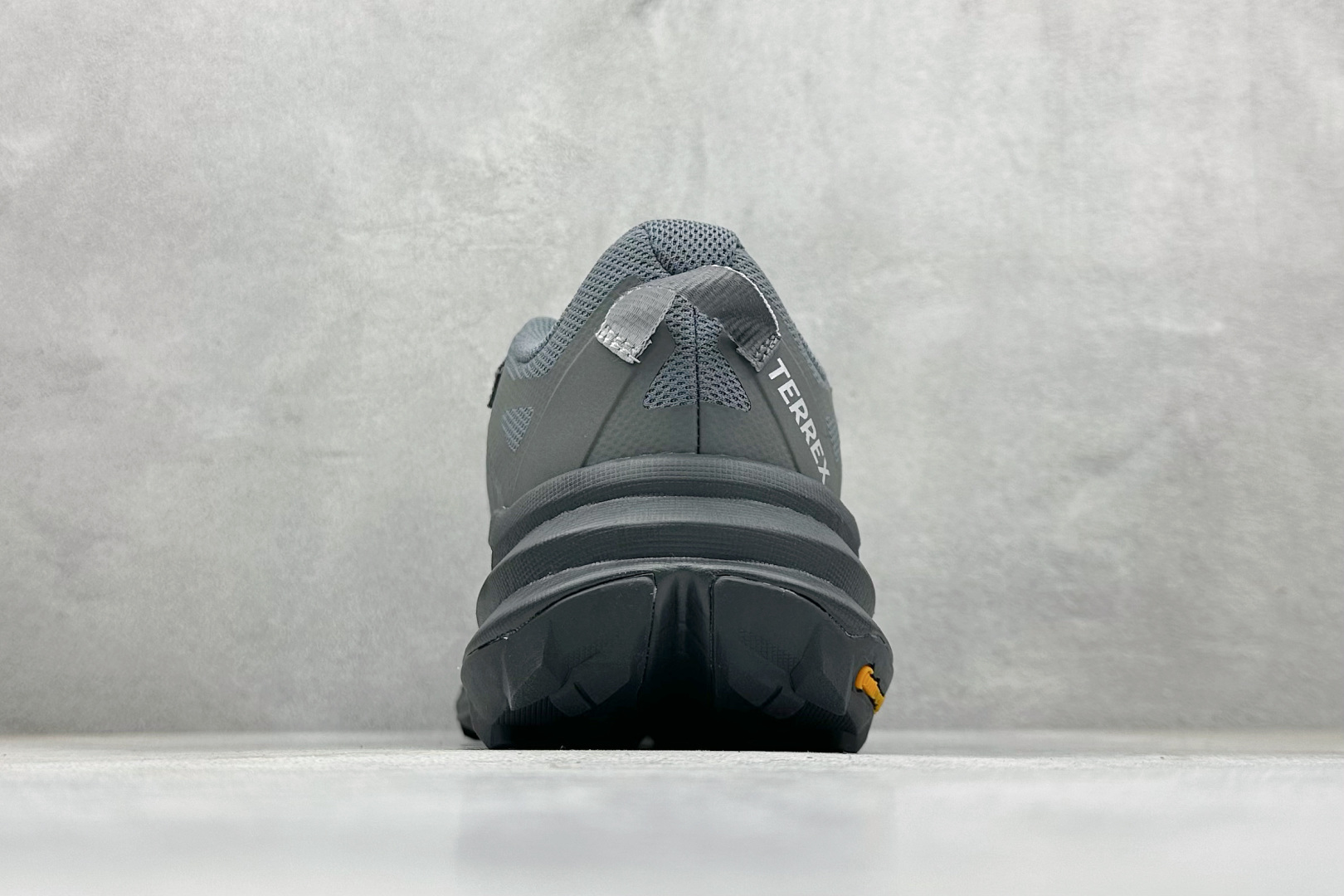 180 Adidas TERREX FREEHIKER SL GTX 阿迪达斯 系带缓震轻质舒适百搭运动鞋 HQ4882