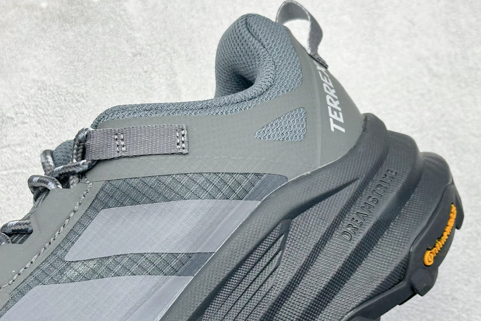 180 Adidas TERREX FREEHIKER SL GTX 阿迪达斯 系带缓震轻质舒适百搭运动鞋 HQ4882