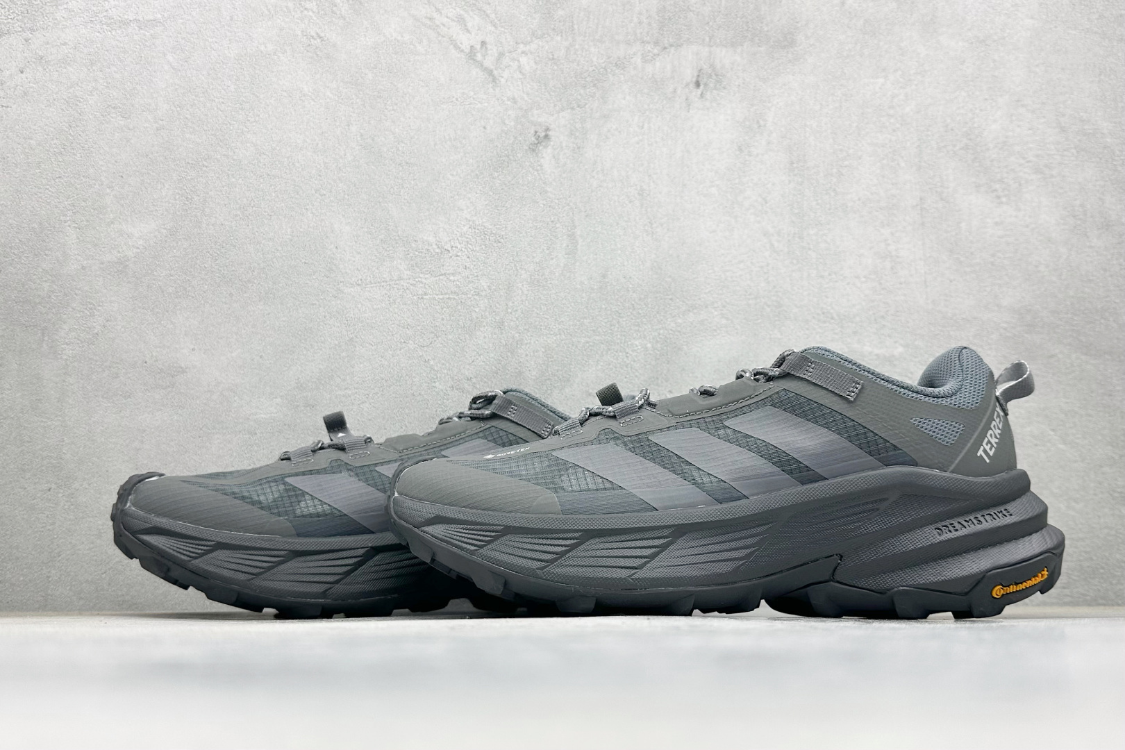 180 Adidas TERREX FREEHIKER SL GTX 阿迪达斯 系带缓震轻质舒适百搭运动鞋 HQ4882