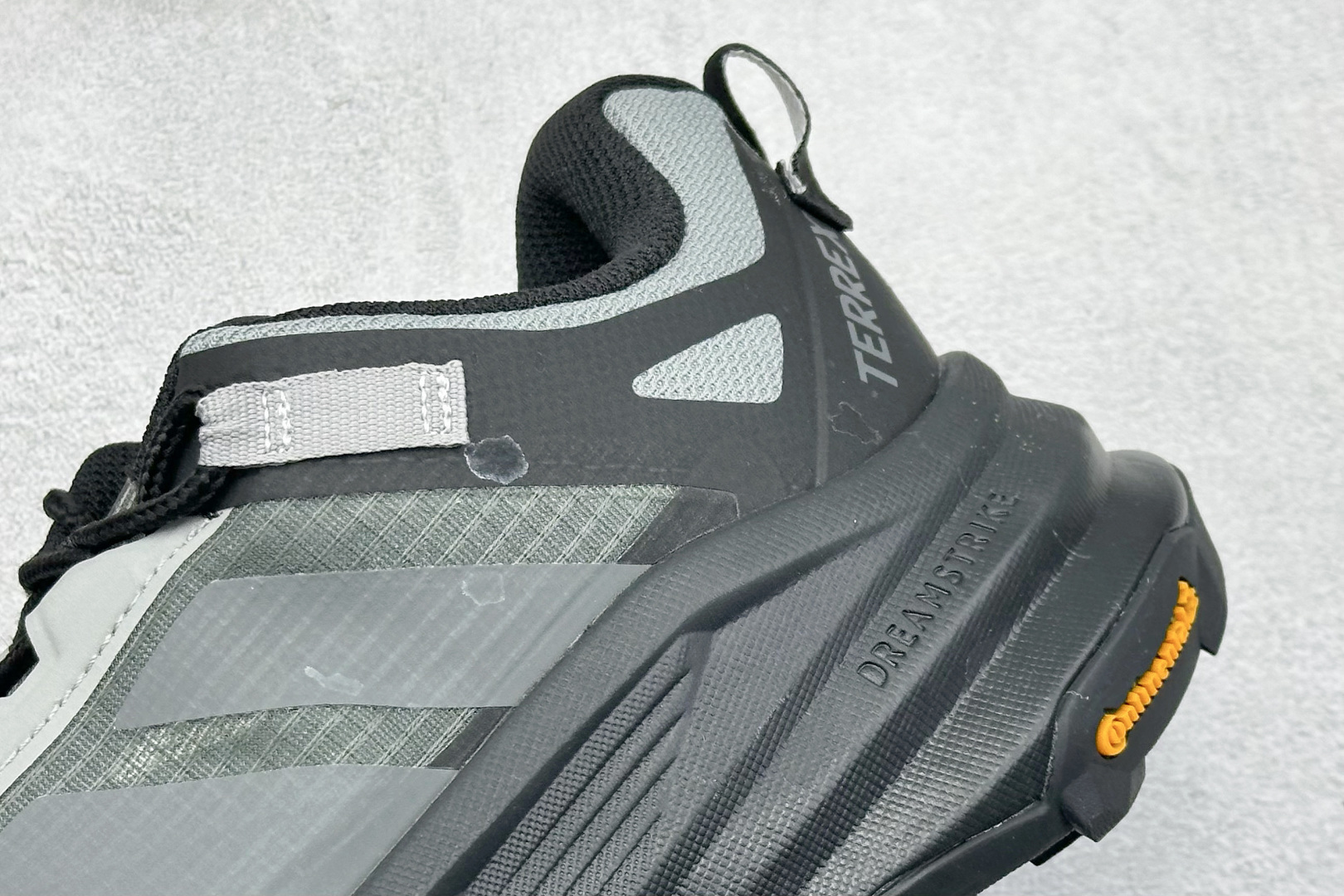 180 Adidas TERREX FREEHIKER SL GTX 阿迪达斯 系带缓震轻质舒适百搭运动鞋 HQ4888