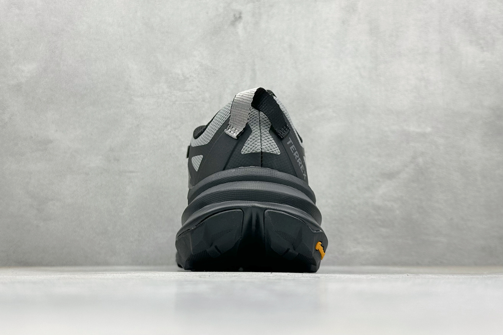 180 Adidas TERREX FREEHIKER SL GTX 阿迪达斯 系带缓震轻质舒适百搭运动鞋 HQ4888