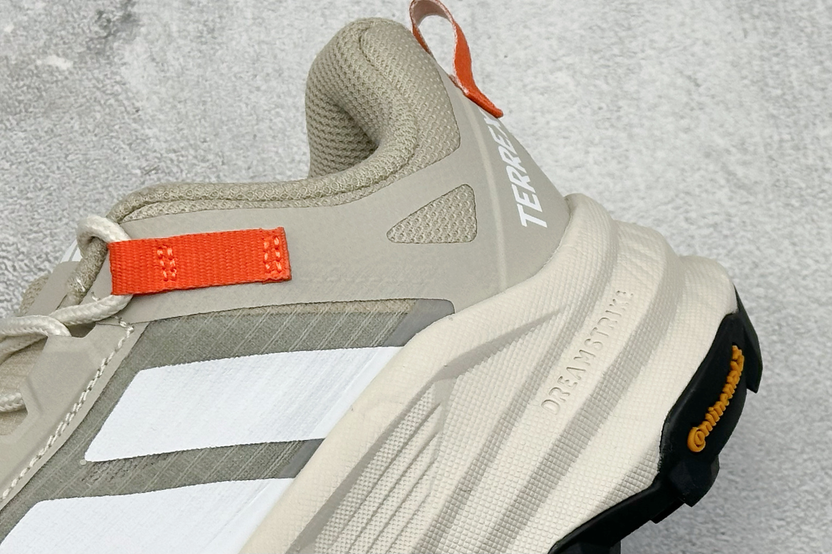 180 Adidas TERREX FREEHIKER SL GTX 阿迪达斯 系带缓震轻质舒适百搭运动鞋 HQ4883