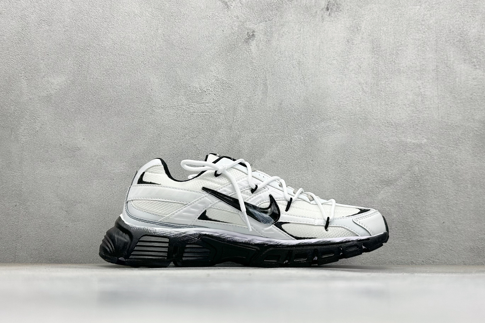 300 NIKE INITIAOR创始者系列复古休闲运动舒适跑鞋 394055-100