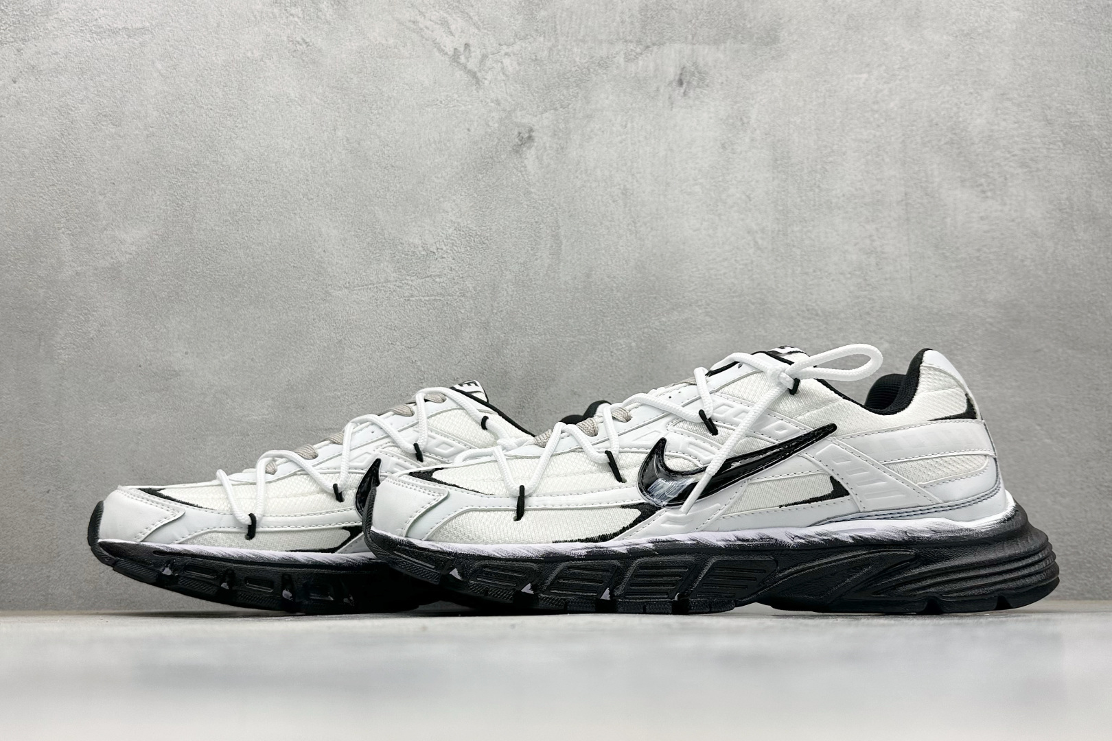 300 NIKE INITIAOR创始者系列复古休闲运动舒适跑鞋 394055-100