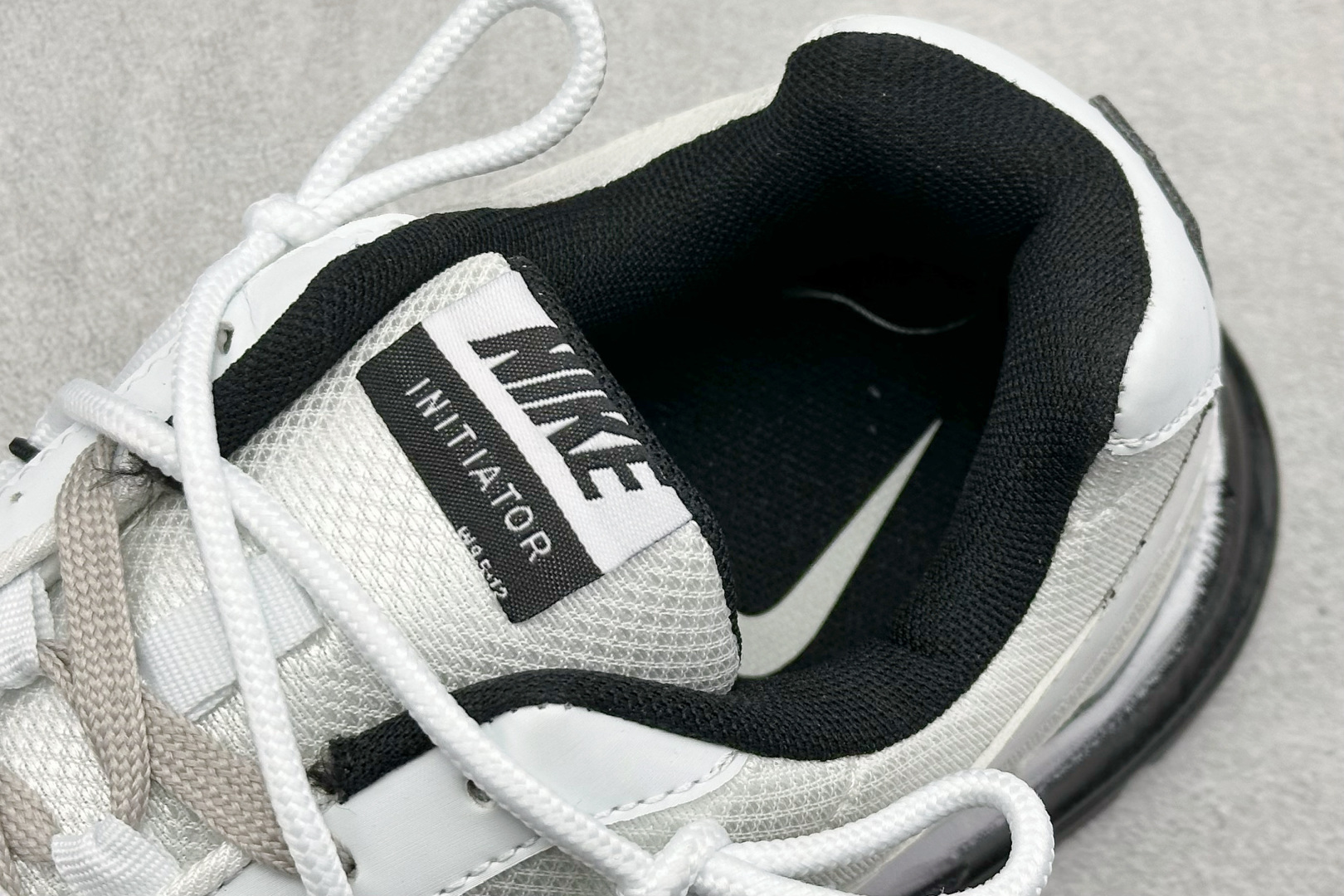 300 NIKE INITIAOR创始者系列复古休闲运动舒适跑鞋 394055-100