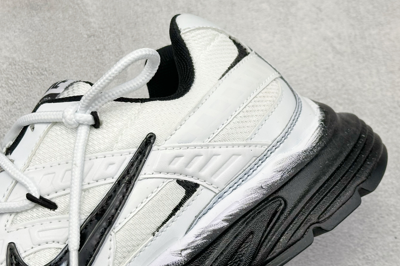 300 NIKE INITIAOR创始者系列复古休闲运动舒适跑鞋 394055-100