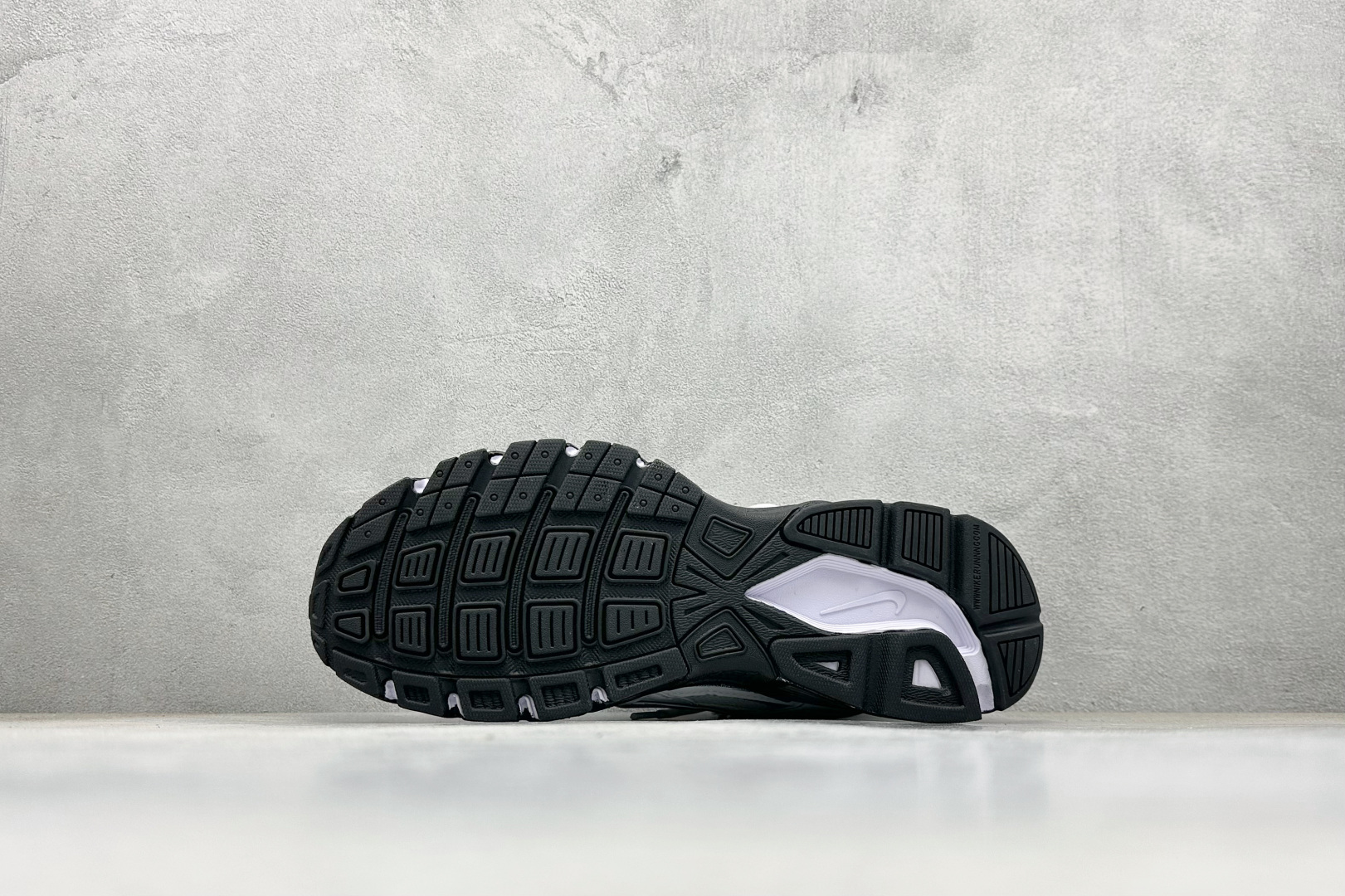 300 NIKE INITIAOR创始者系列复古休闲运动舒适跑鞋 394055-100