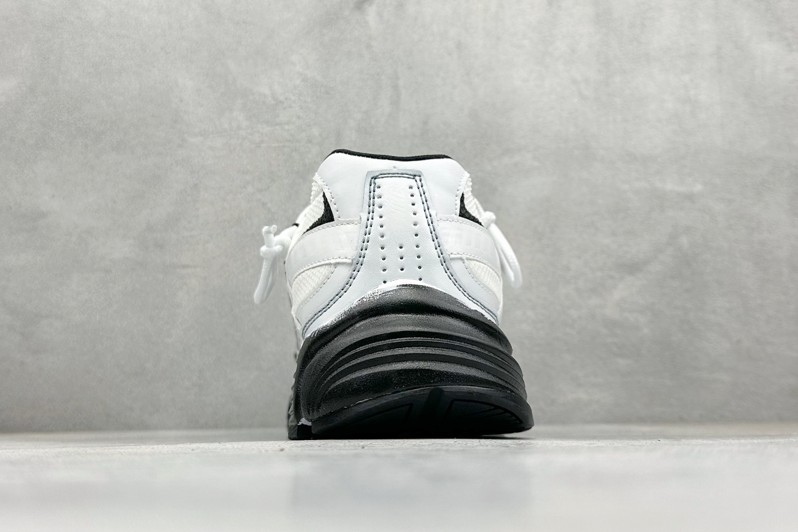 300 NIKE INITIAOR创始者系列复古休闲运动舒适跑鞋 394055-100