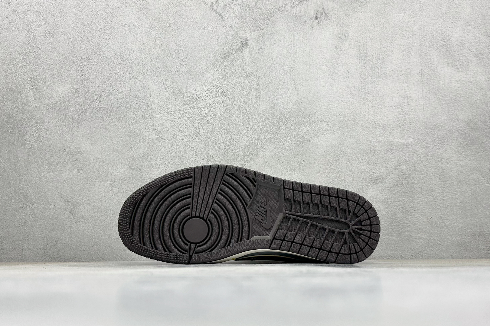 240 Air Jordan 1 Low AJ1 乔1 LV联名倒勾 高端定制 低帮复古篮球鞋 ZY1618-011