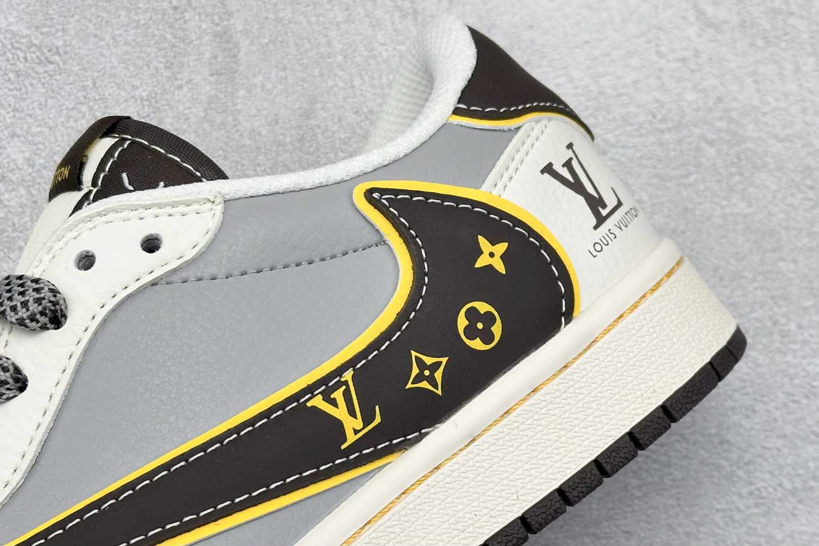 240 Air Jordan 1 Low AJ1 乔1 LV联名倒勾 高端定制 低帮复古篮球鞋 ZY1618-011