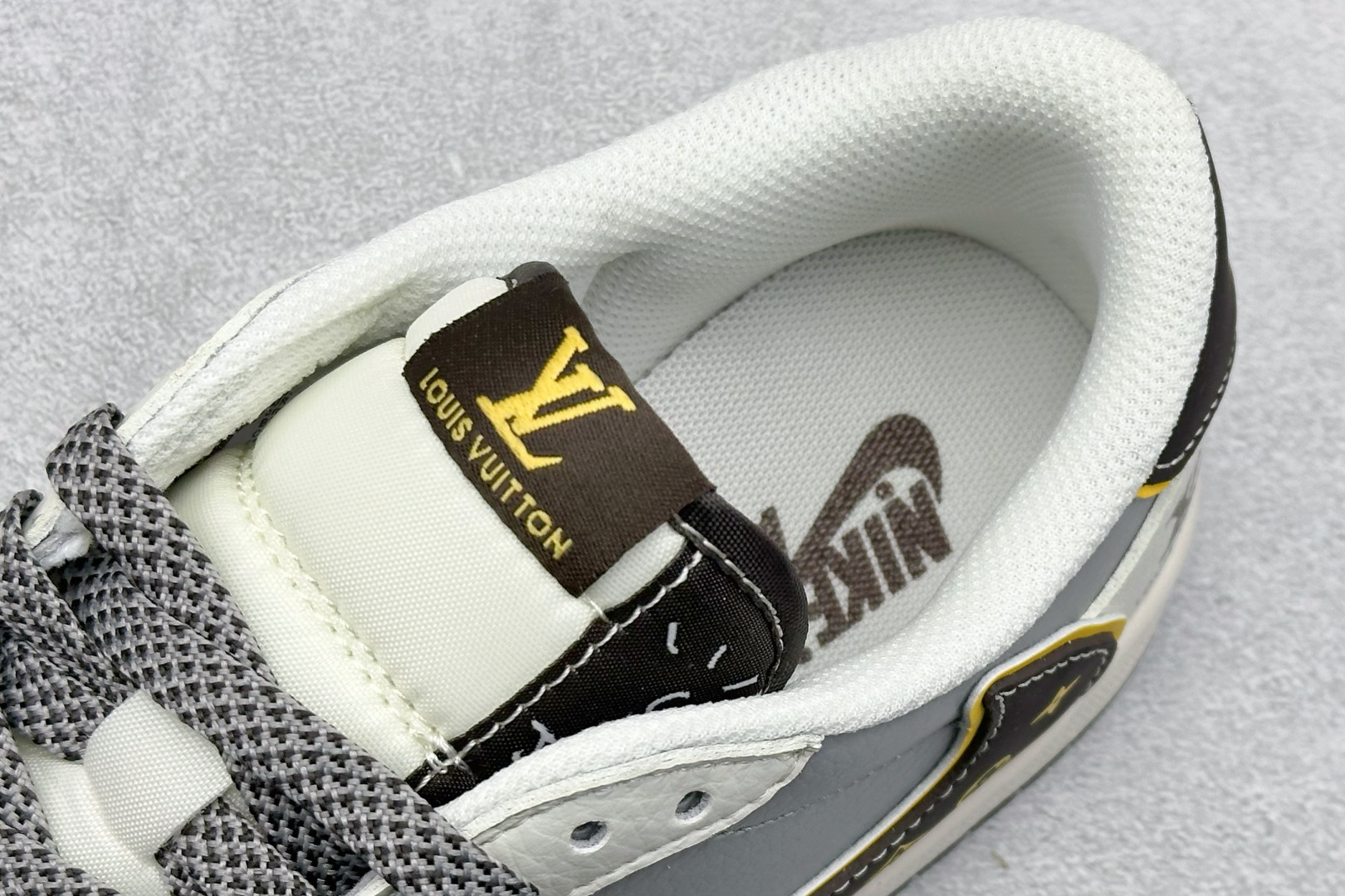 240 Air Jordan 1 Low AJ1 乔1 LV联名倒勾 高端定制 低帮复古篮球鞋 ZY1618-011