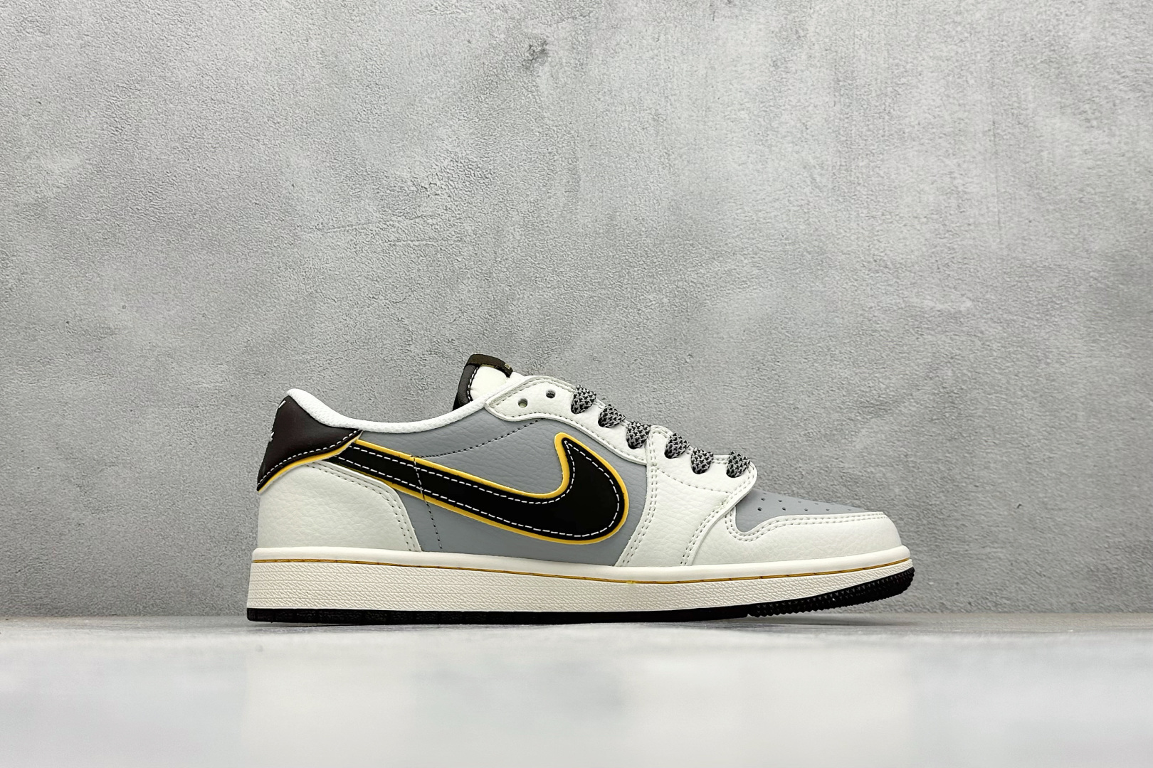 240 Air Jordan 1 Low AJ1 乔1 LV联名倒勾 高端定制 低帮复古篮球鞋 ZY1618-011