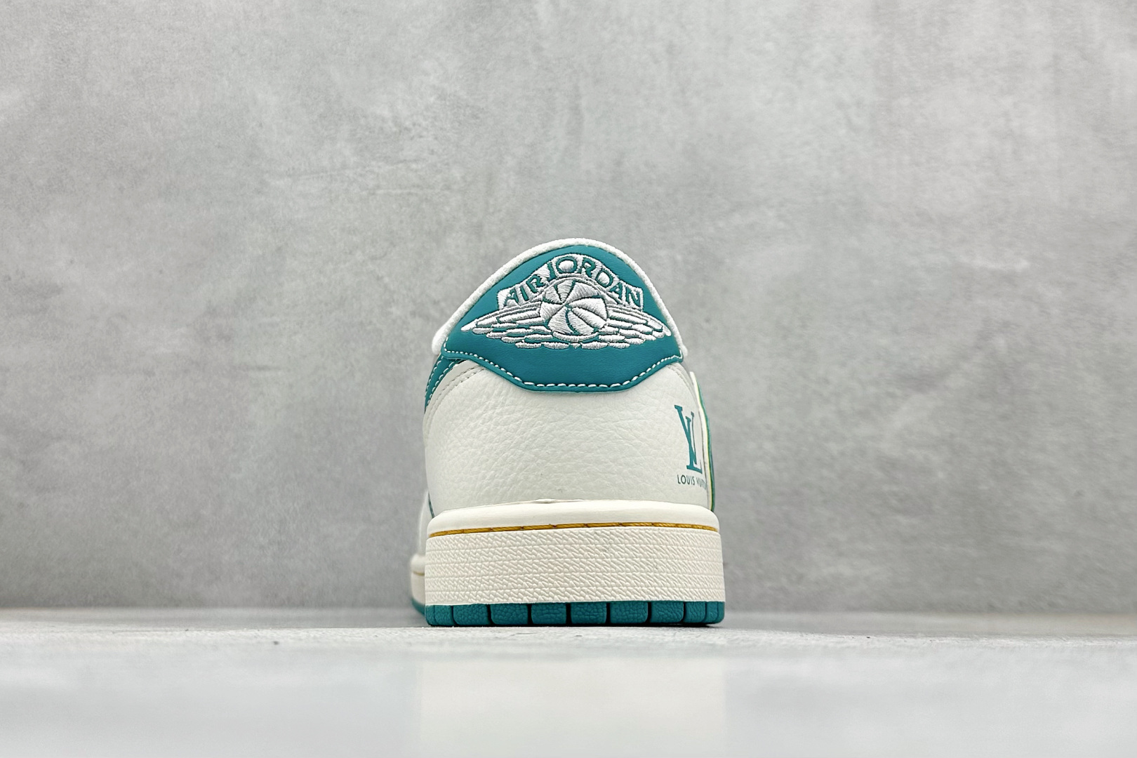 240 Air Jordan 1 Low AJ1 乔1 LV联名倒勾 高端定制 低帮复古篮球鞋 ZY1618-006