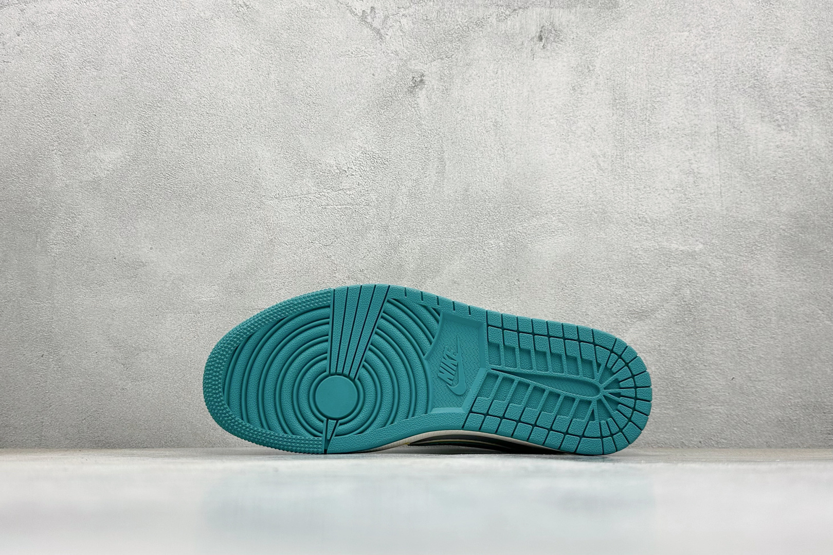 240 Air Jordan 1 Low AJ1 乔1 LV联名倒勾 高端定制 低帮复古篮球鞋 ZY1618-006