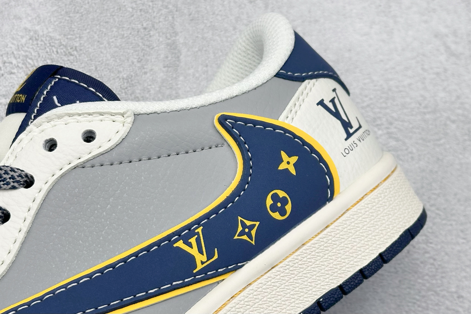 240 Air Jordan 1 Low AJ1 乔1 LV联名倒勾 高端定制 低帮复古篮球鞋 ZY1618-012