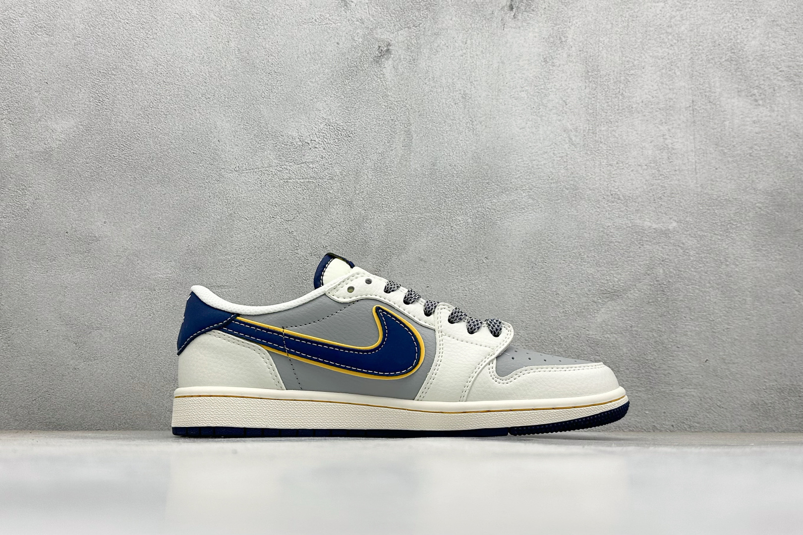 240 Air Jordan 1 Low AJ1 乔1 LV联名倒勾 高端定制 低帮复古篮球鞋 ZY1618-012