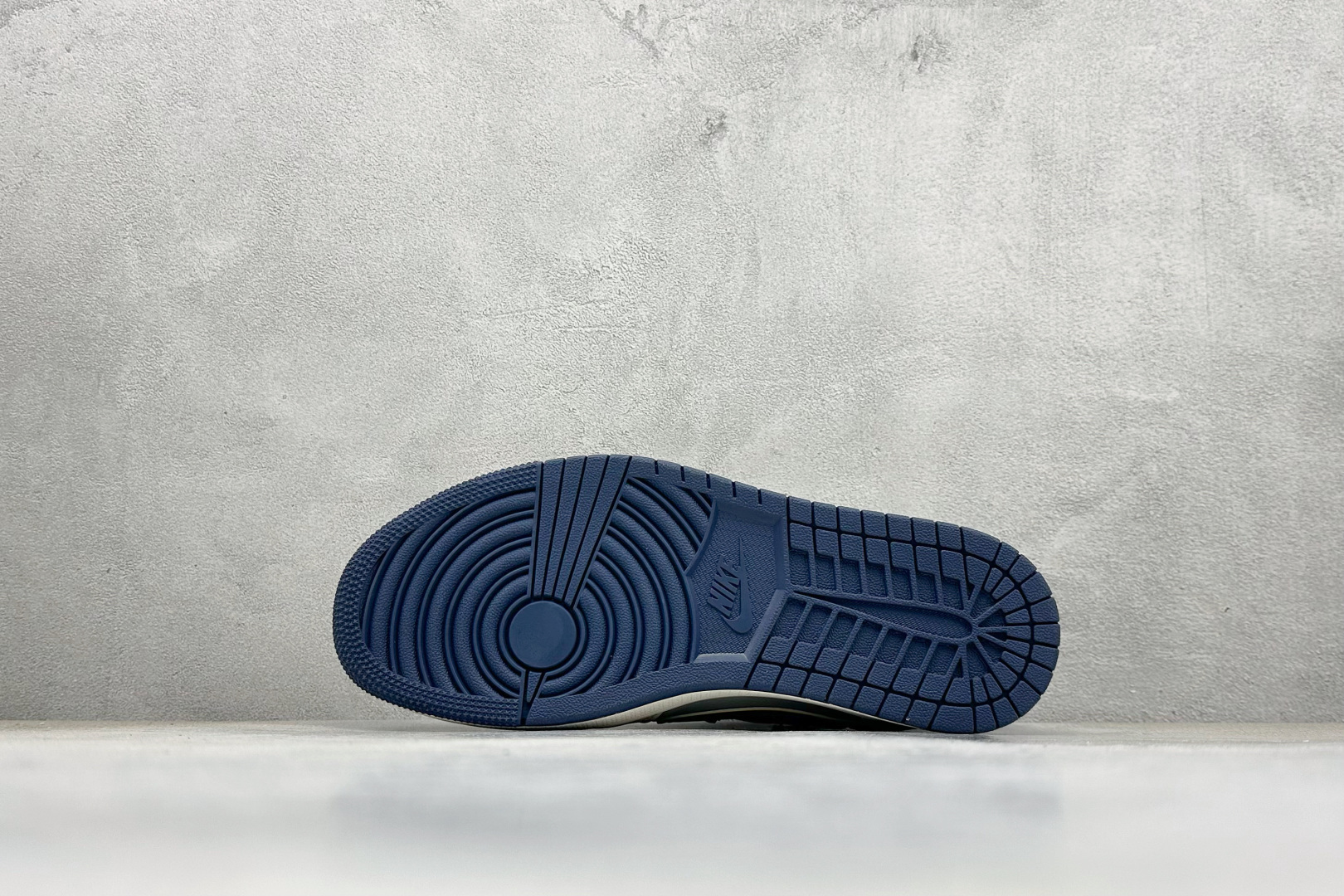 240 Air Jordan 1 Low AJ1 乔1 LV联名倒勾 高端定制 低帮复古篮球鞋 ZY1618-012