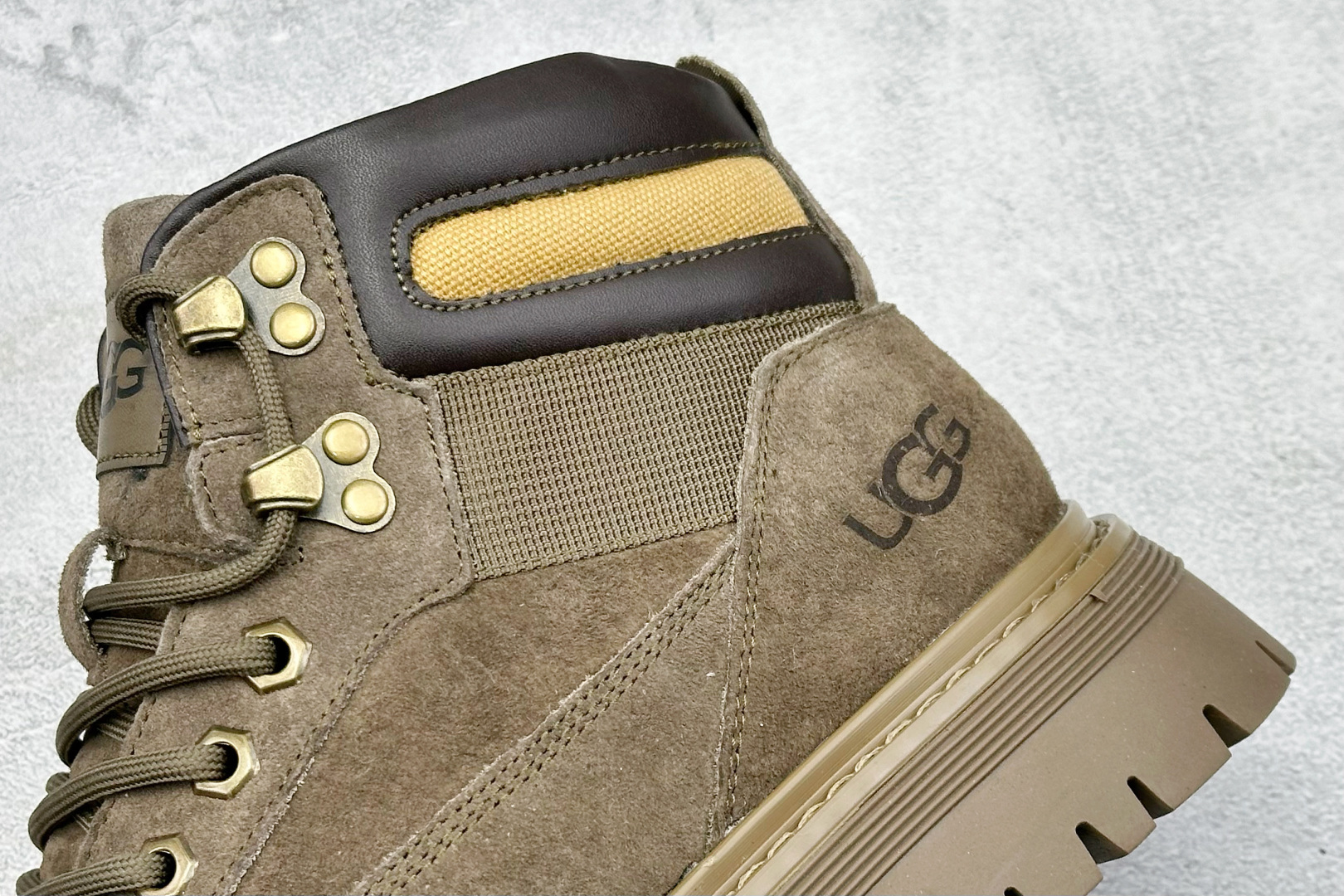 320 UGG Tasman Weather Hybrid 塔斯曼混合系列中帮轻量休闲马丁靴 U5333M
