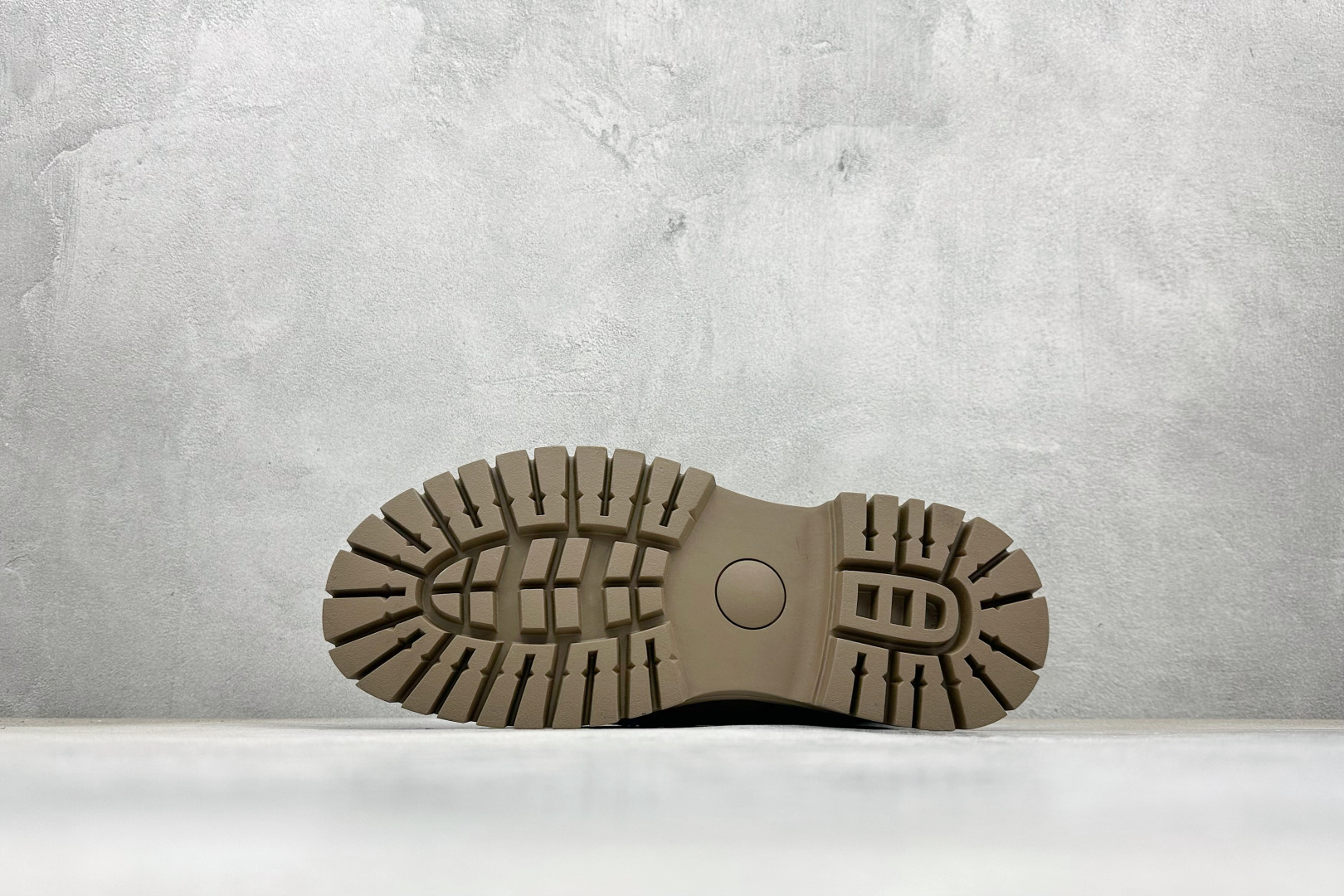 320 UGG Tasman Weather Hybrid 塔斯曼混合系列中帮轻量休闲马丁靴 U5333M