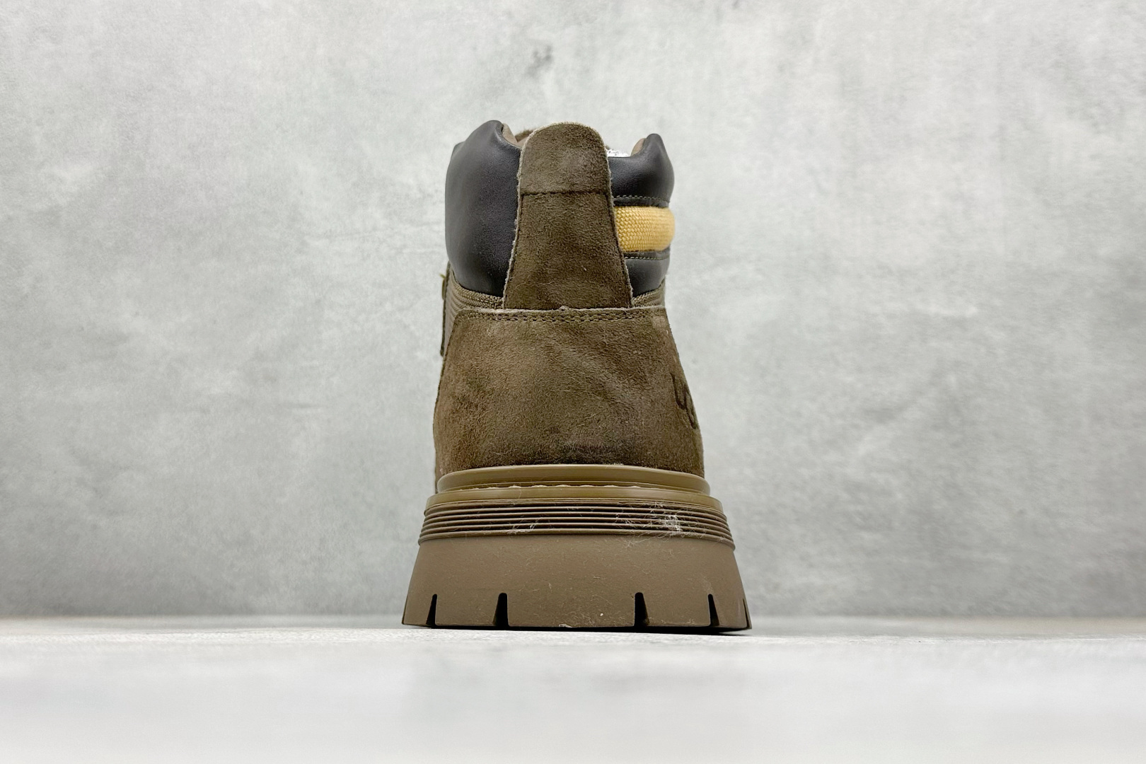 320 UGG Tasman Weather Hybrid 塔斯曼混合系列中帮轻量休闲马丁靴 U5333M