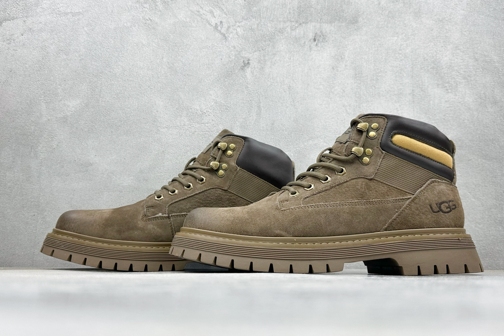 320 UGG Tasman Weather Hybrid 塔斯曼混合系列中帮轻量休闲马丁靴 U5333M