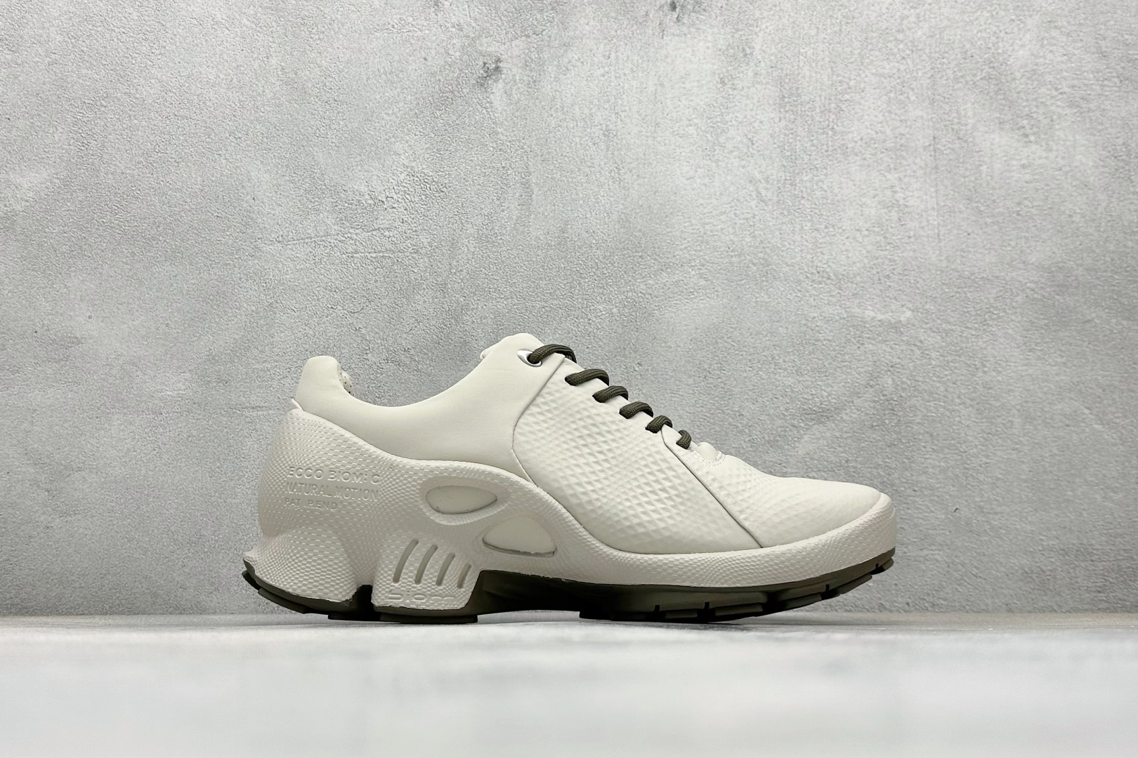 280 ECCO爱步老爹鞋夏季新款 全头层百搭潮流户外运动鞋 800434-610