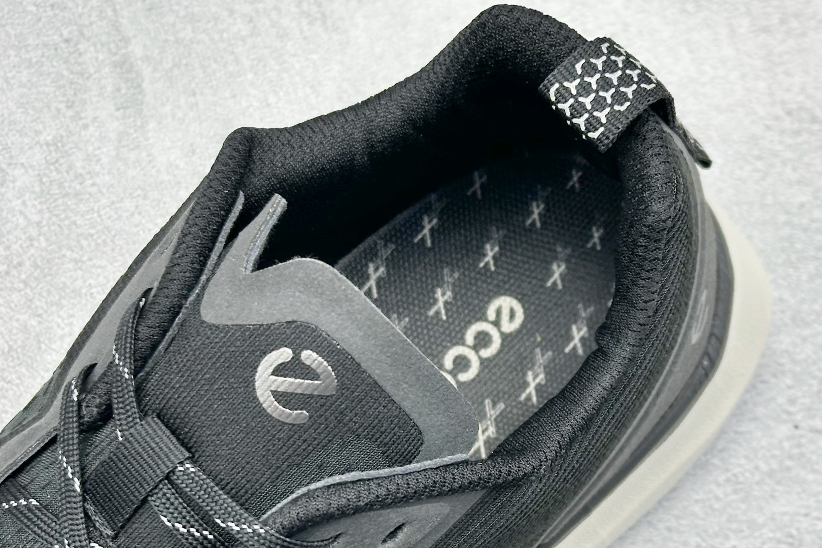 ECCO爱步 小红书爆款 新款百搭休闲款 Ecco/爱步男士跑步鞋休闲鞋透气轻质系带轻便运动鞋 830754