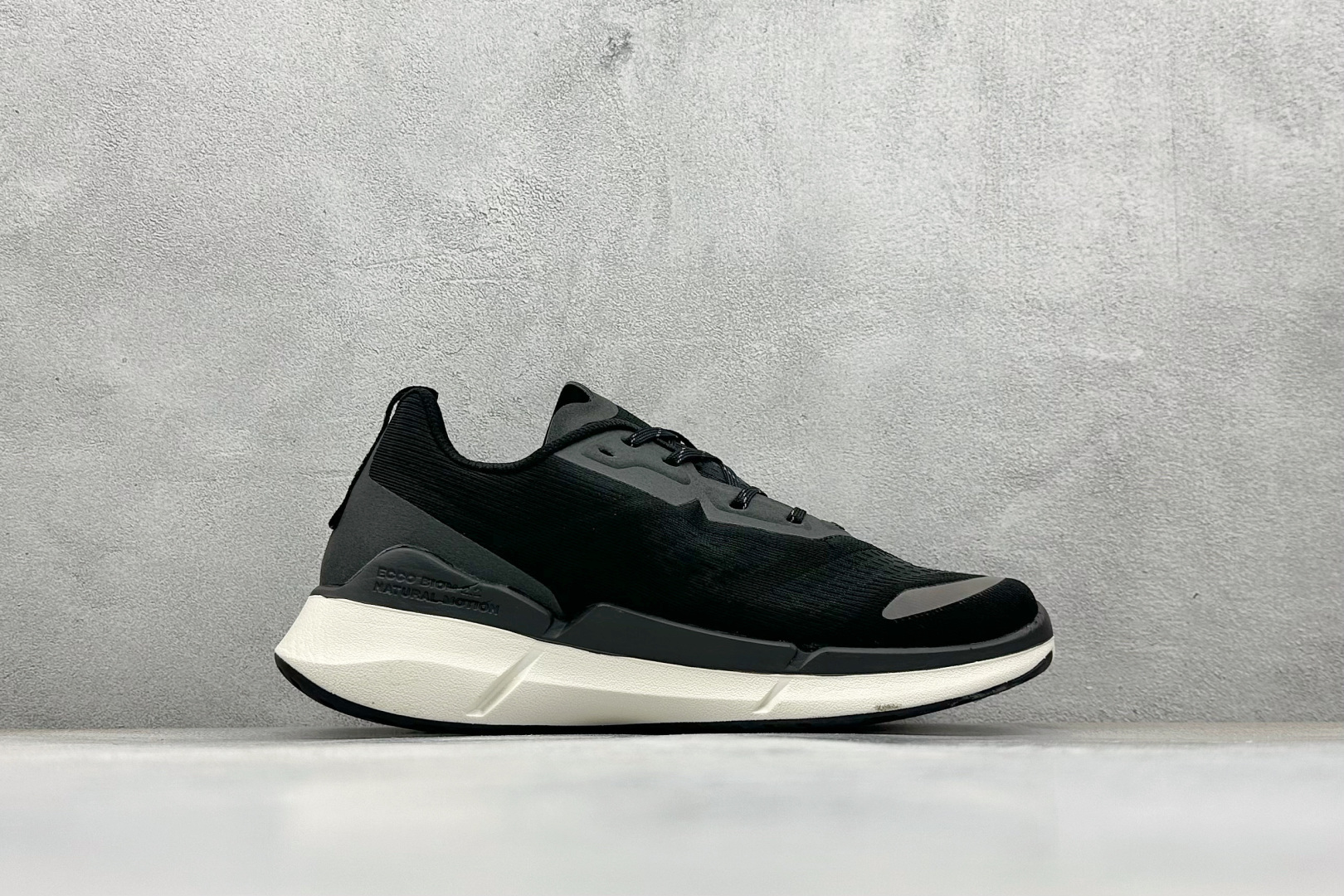 ECCO爱步 小红书爆款 新款百搭休闲款 Ecco/爱步男士跑步鞋休闲鞋透气轻质系带轻便运动鞋 830754