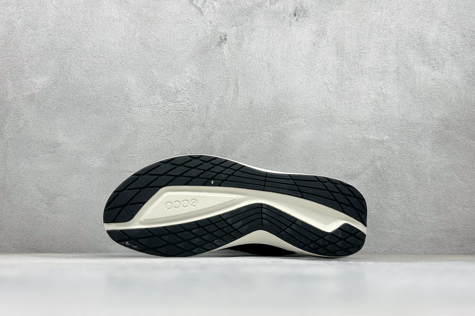 ECCO爱步 小红书爆款 新款百搭休闲款 Ecco/爱步男士跑步鞋休闲鞋透气轻质系带轻便运动鞋 830754