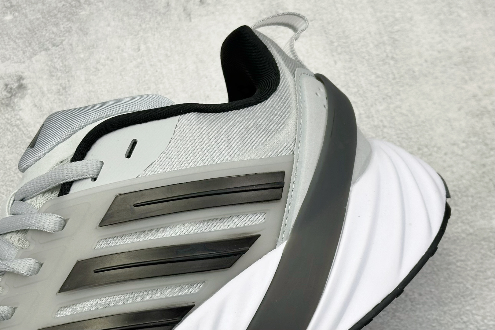 Adidas ADIPURE GLIDE 减震防滑耐磨透气低帮跑步鞋 D25815