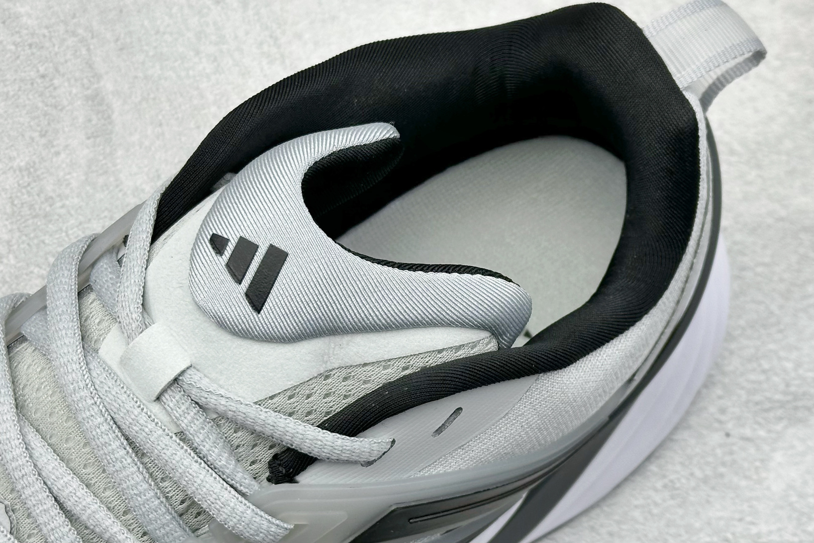 Adidas ADIPURE GLIDE 减震防滑耐磨透气低帮跑步鞋 D25815