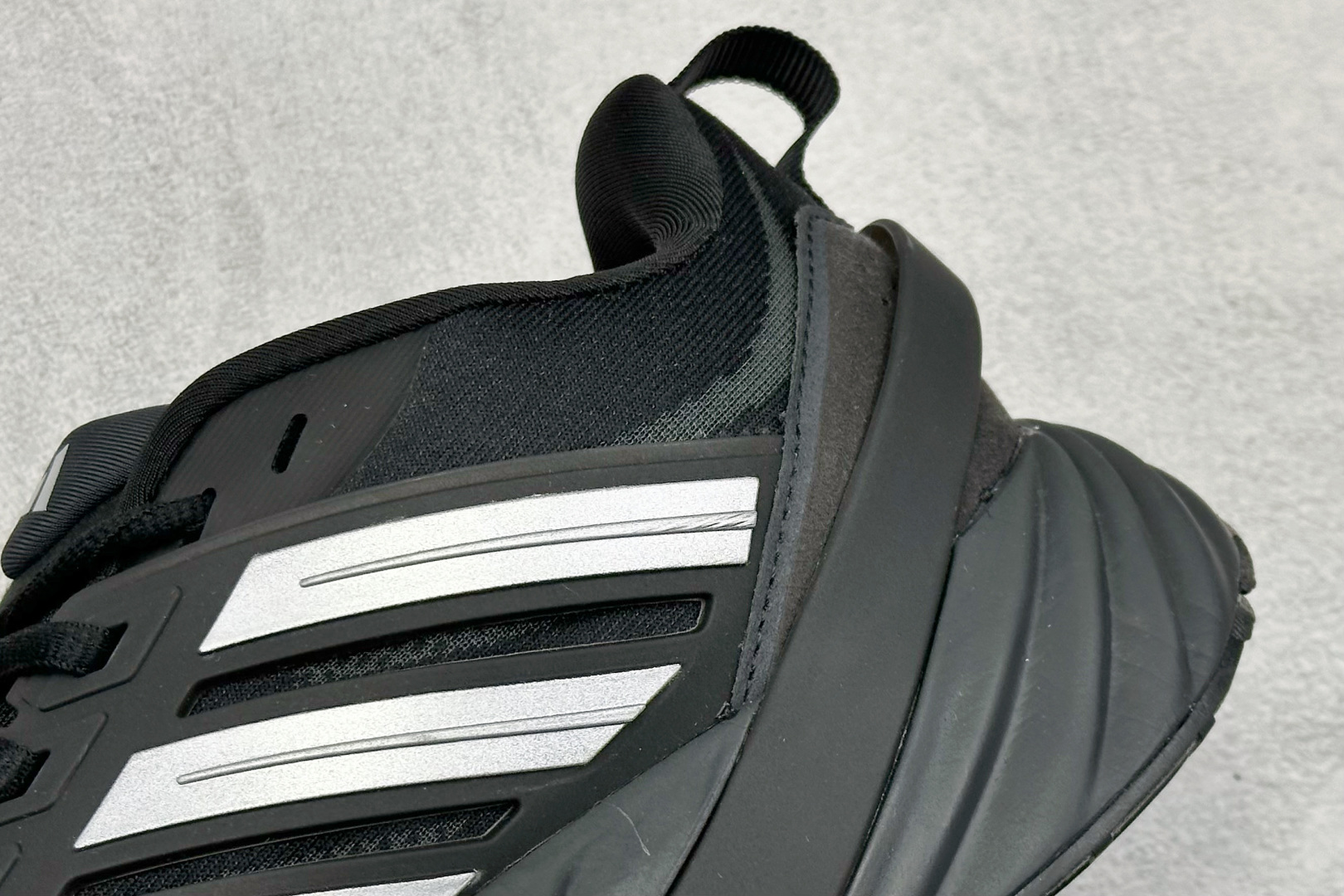 Adidas ADIPURE GLIDE 减震防滑耐磨透气低帮跑步鞋 D25812